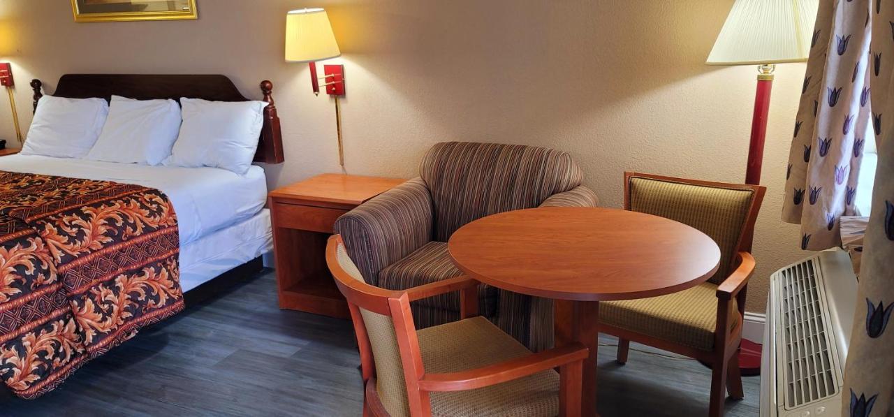 Regency Travel Inn Hayti 외부 사진