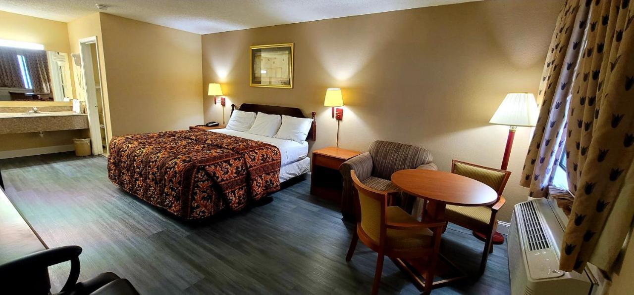 Regency Travel Inn Hayti 외부 사진